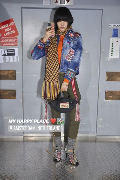 Look 60